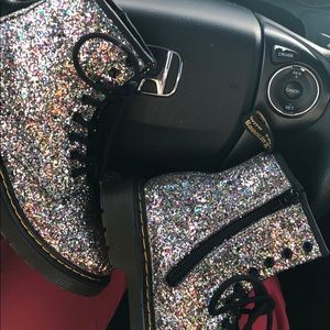 Dr Martens Children’s Little Kid size 2 US